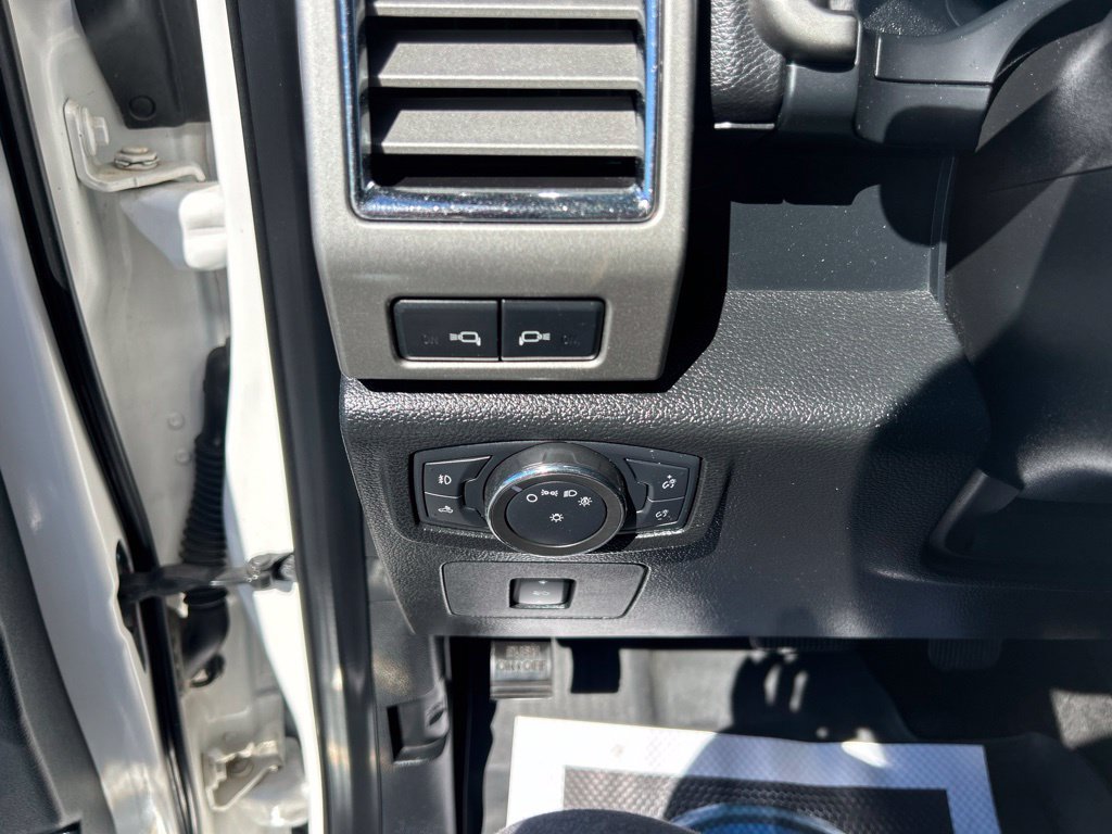 Used 2015 Ford F150 Lariat w/ Equipment Group 502A Luxury AWD/4WD image 25