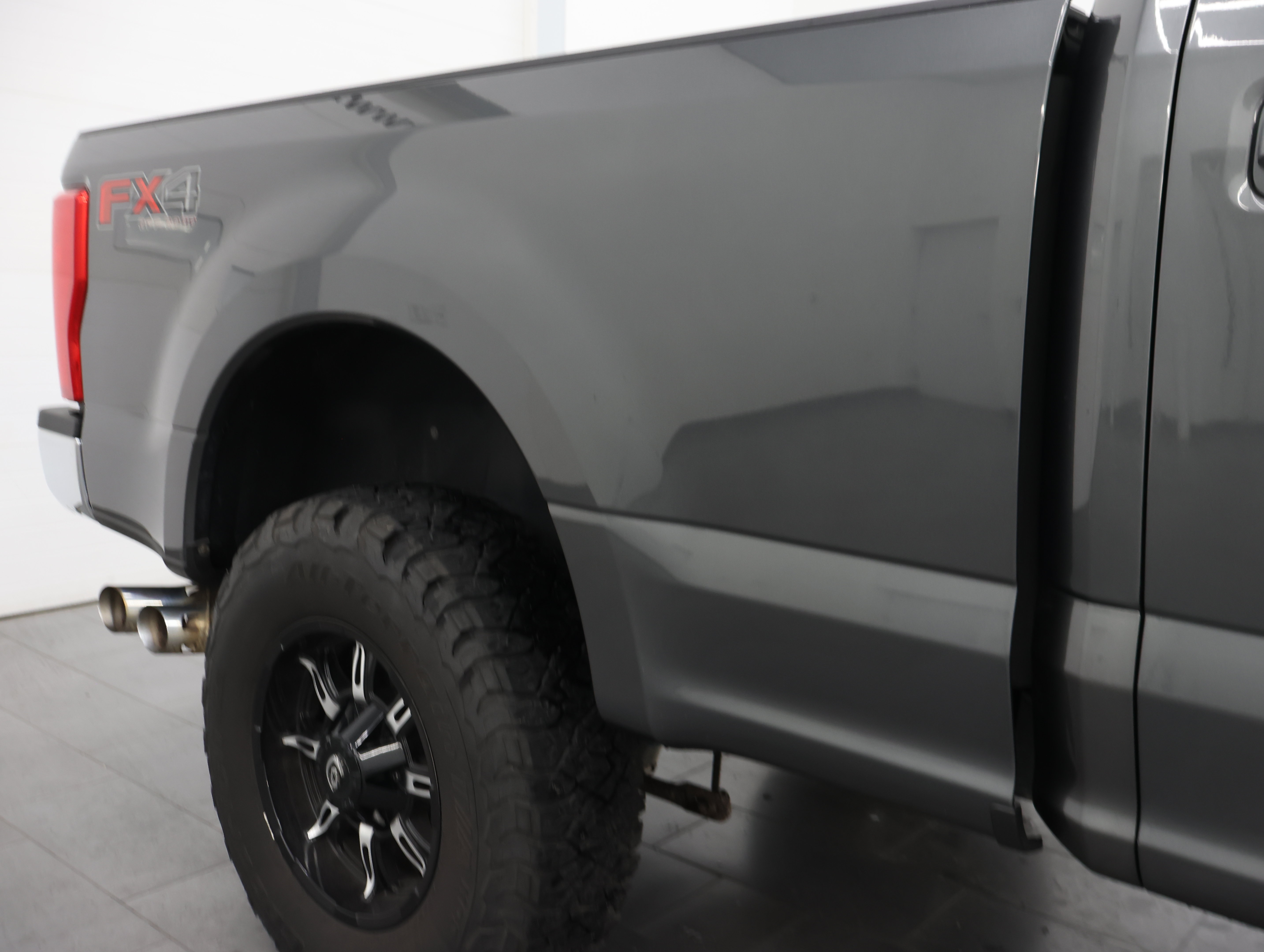 Used 2017 Ford F250 XLT w/ XLT Premium Package AWD/4WD image 26