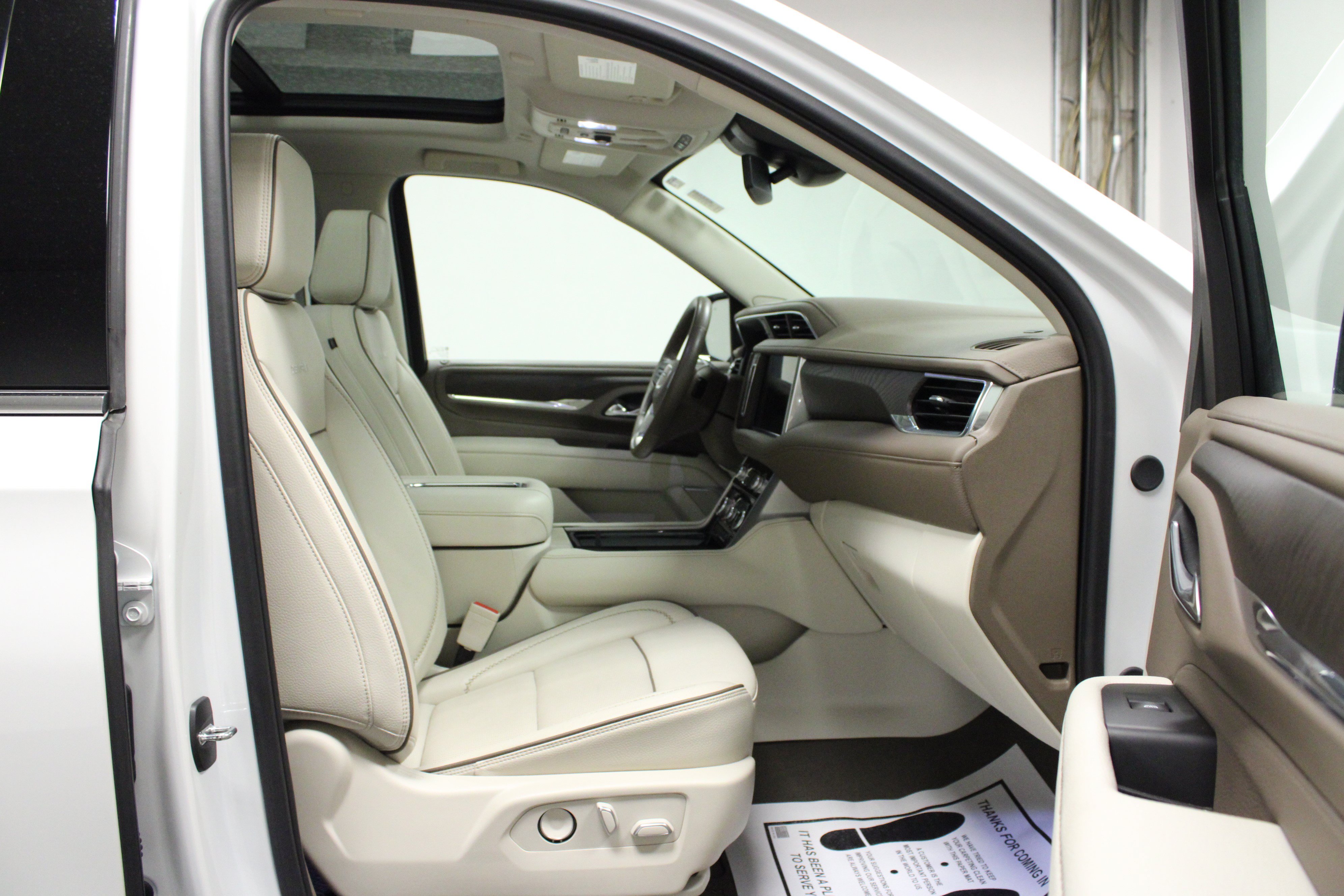 Used 2024 GMC Yukon Denali AWD/4WD image 16