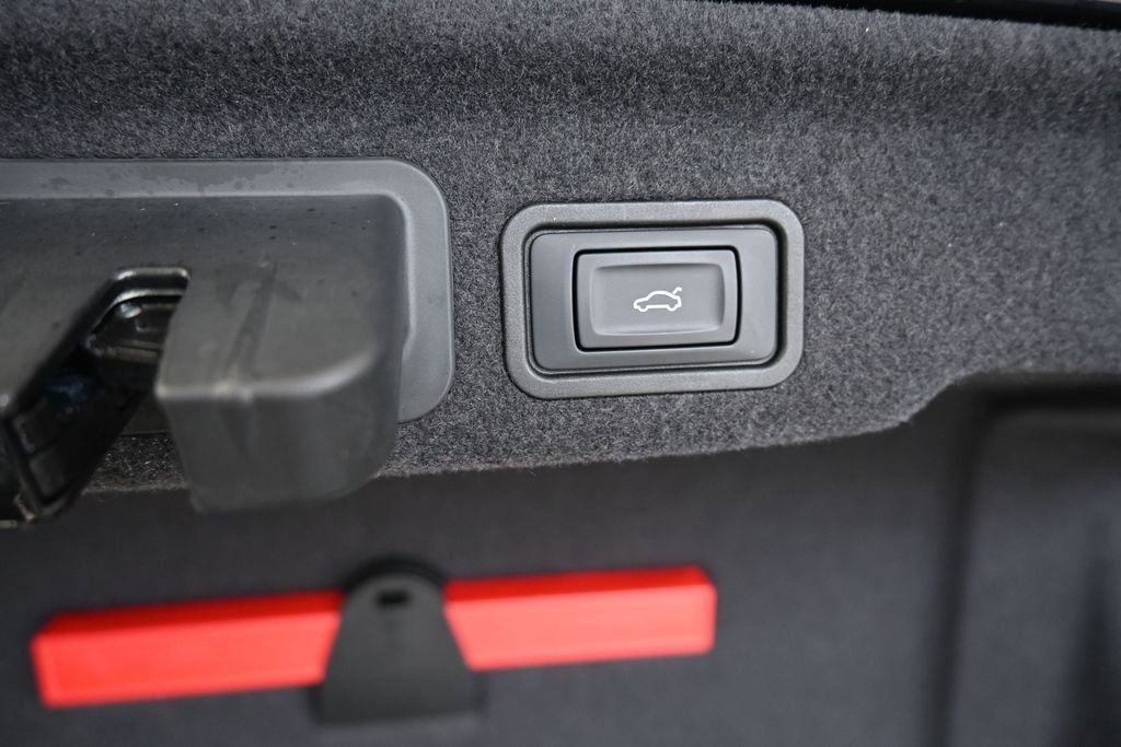 Used 2014 Audi S8 AWD/4WD image 21