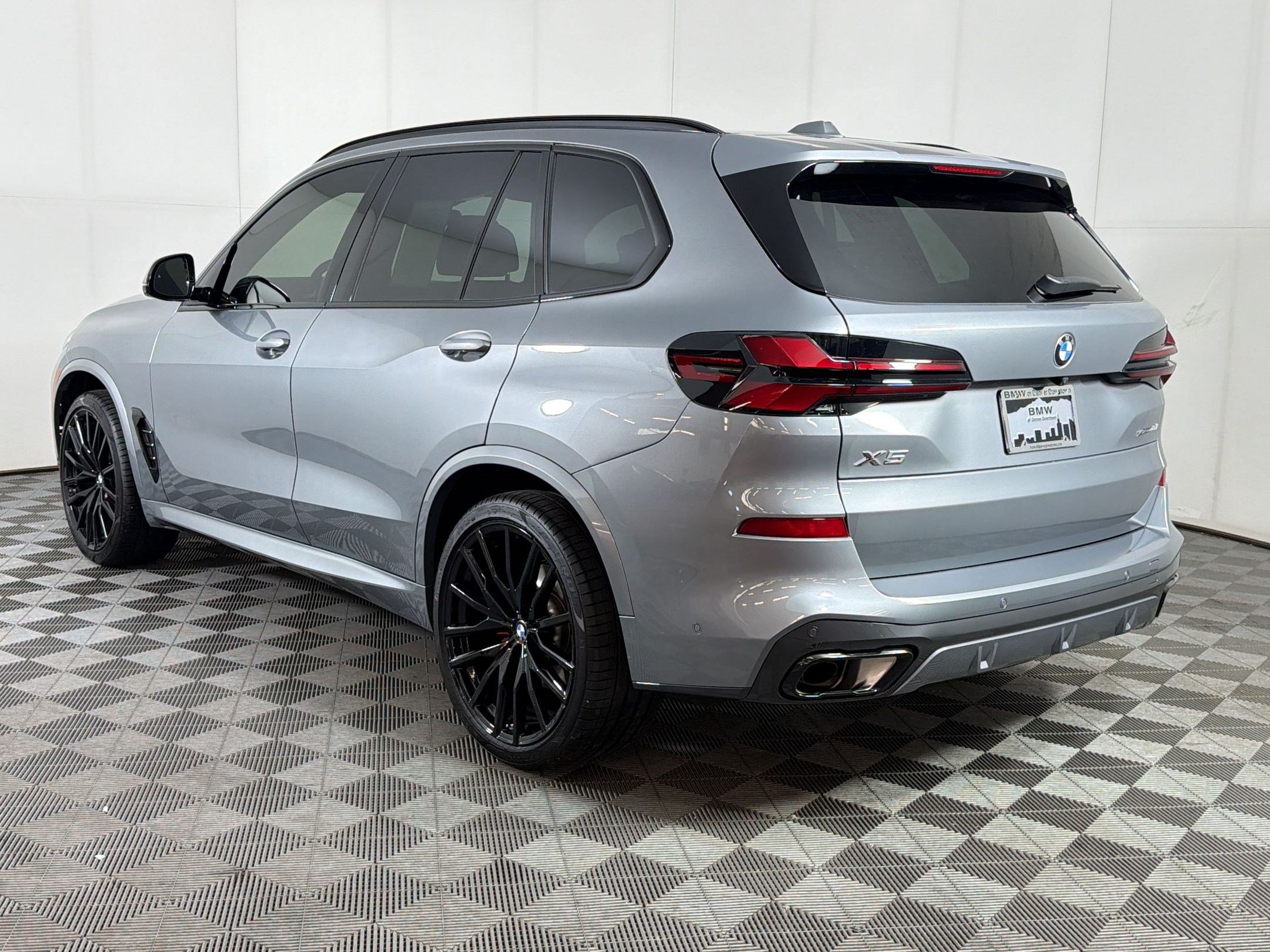 Certified 2026 BMW X5 xDrive40i AWD/4WD image 3