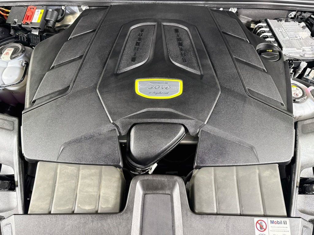 Certified 2023 Porsche Cayenne Platinum Edition AWD/4WD image 29