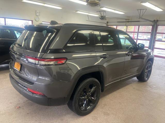 Certified 2023 Jeep Grand Cherokee Altitude image 12