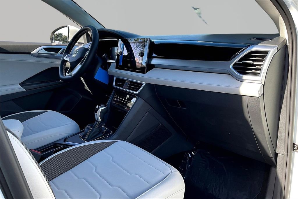 New 2026 Volkswagen Taos SE image 24