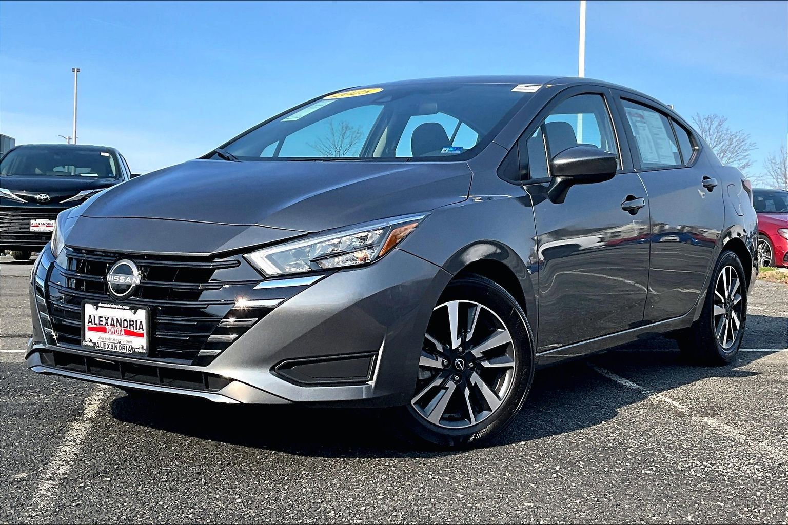 Used 2025 Nissan Versa SV image 1