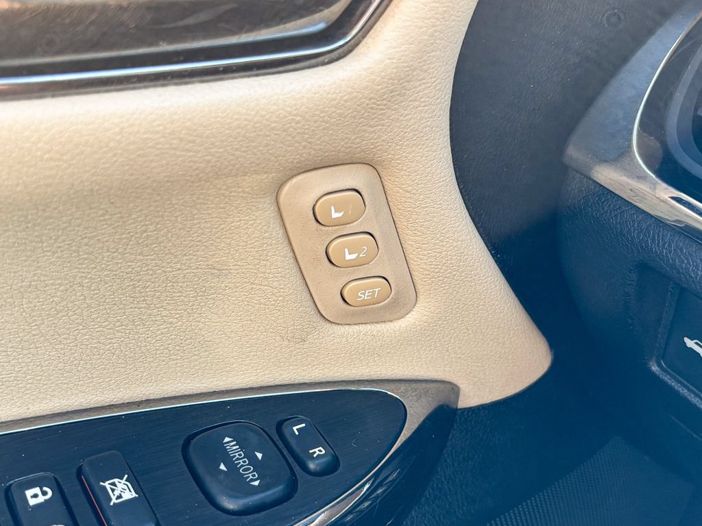 Used 2013 Toyota Avalon Limited FWD image 18