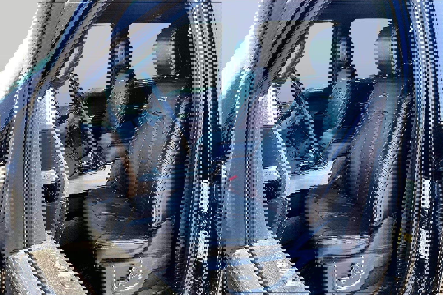 Used 2017 Ford F150 Platinum w/ Equipment Group 701A Luxury AWD/4WD image 22