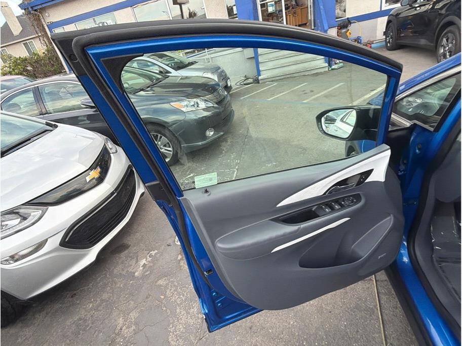 Used 2017 Chevrolet Bolt Premier w/ Driver Confidence II Package FWD image 14