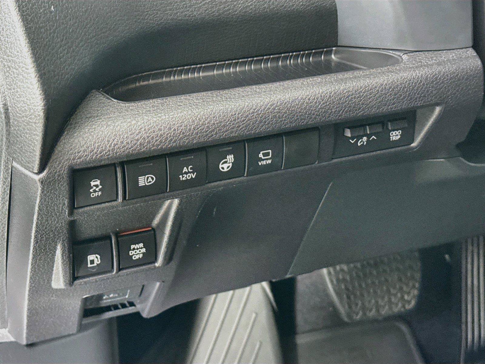 Certified 2025 Toyota Sienna Platinum FWD image 16