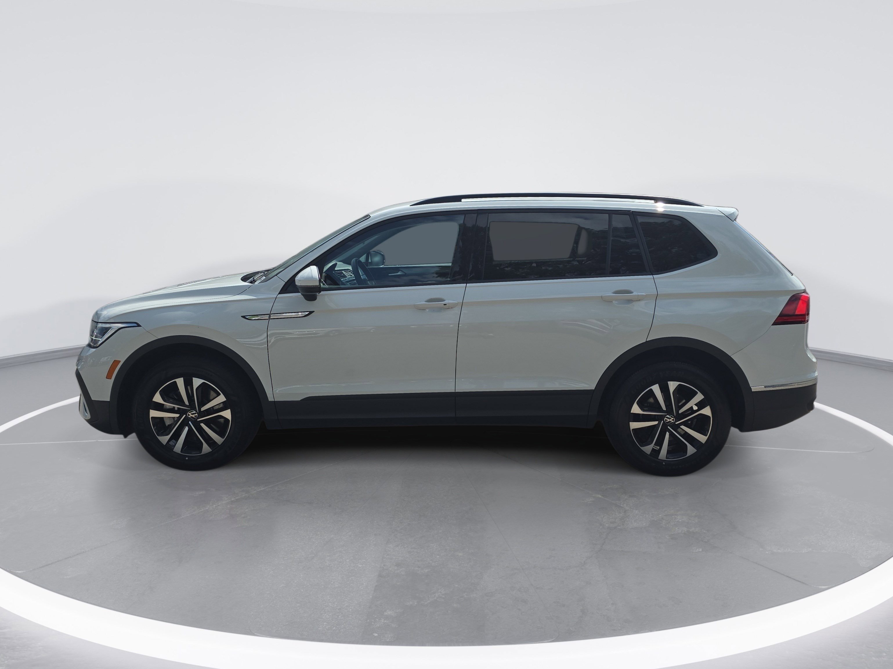 Used 2023 Volkswagen Tiguan S FWD image 6