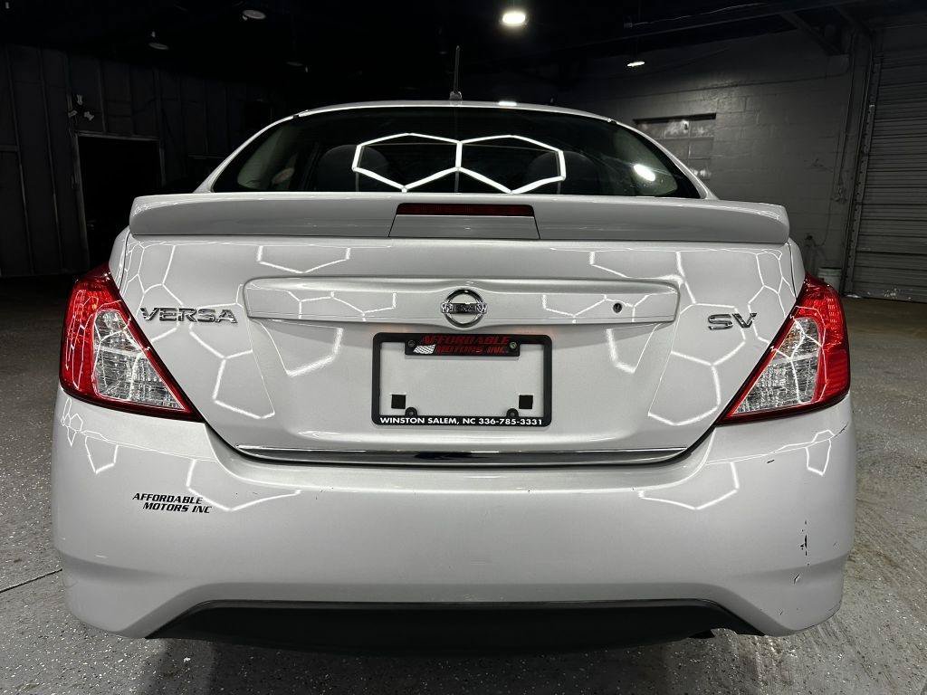 Used 2016 Nissan Versa SV FWD image 4