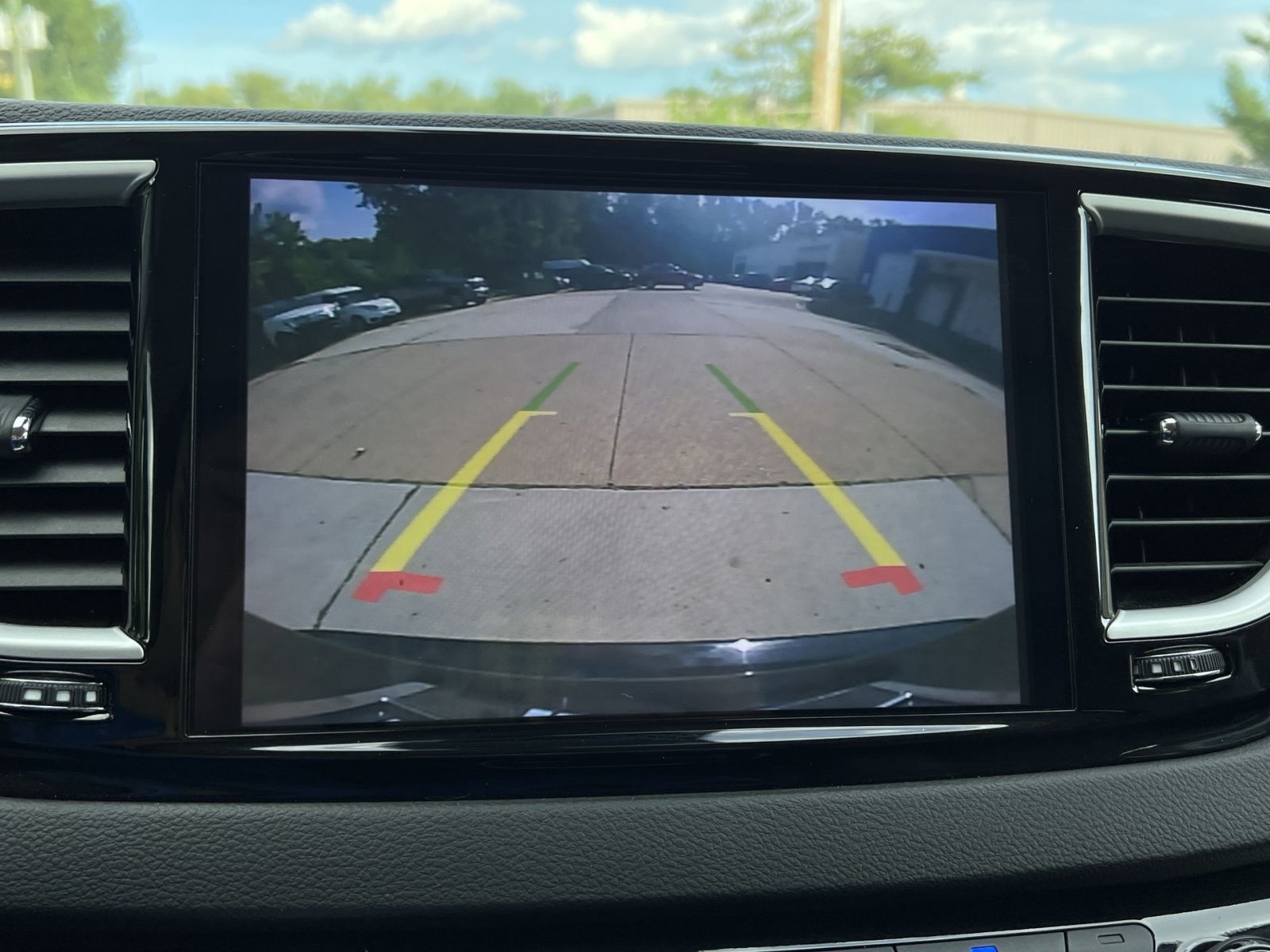 Used 2024 Chrysler Pacifica Touring-L FWD image 19
