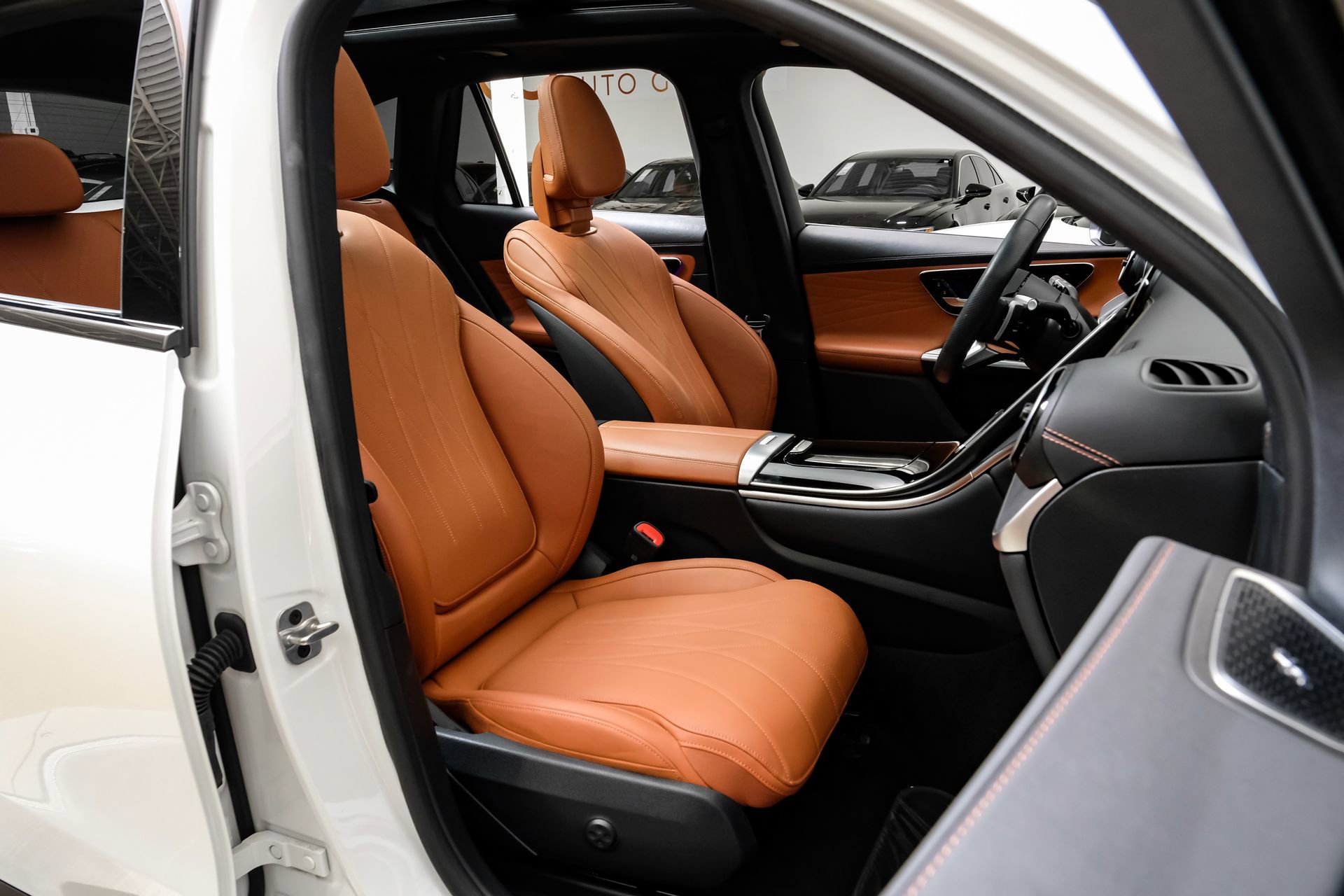 Used 2024 Mercedes-Benz GLC 300 4MATIC image 35