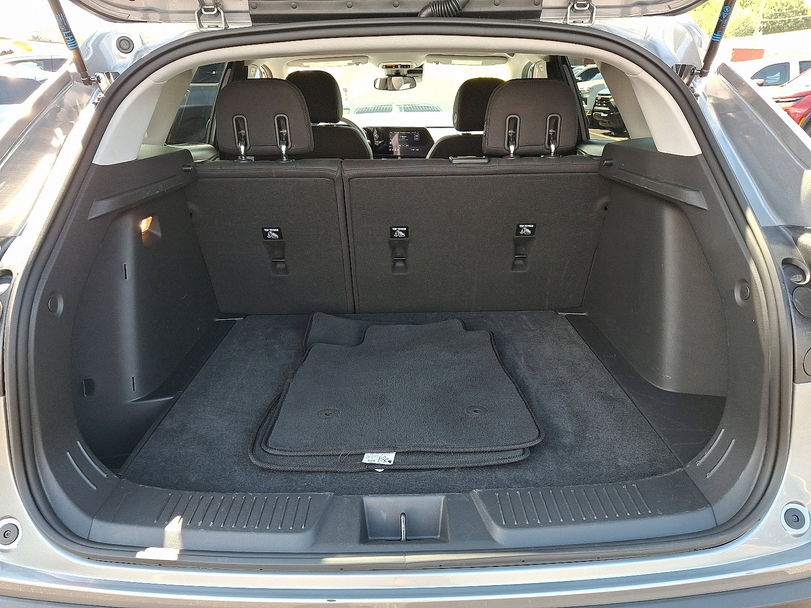 Used 2025 Chevrolet Trax LS image 28