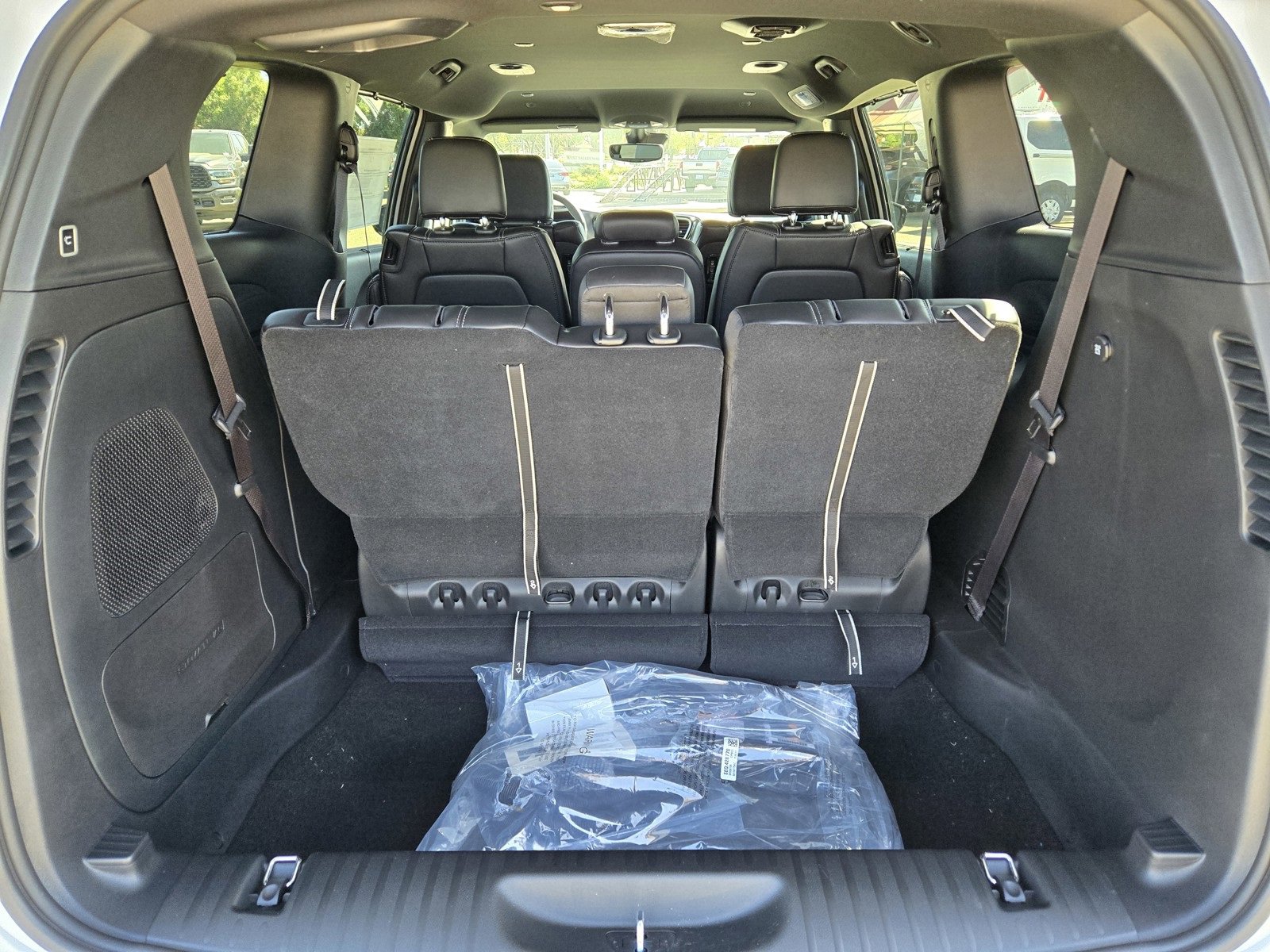 New 2025 Chrysler Pacifica Select w/ Uconnect Theater Family Group image 6