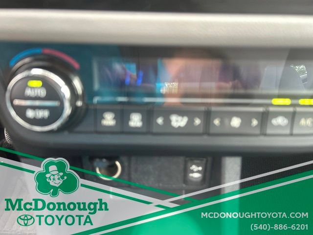 Used 2014 Toyota Corolla LE FWD image 4