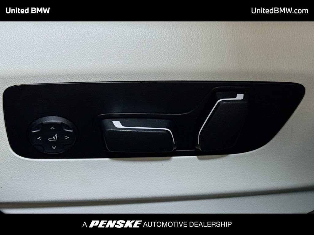 Used 2024 BMW 530i w/ Convenience Package RWD image 4
