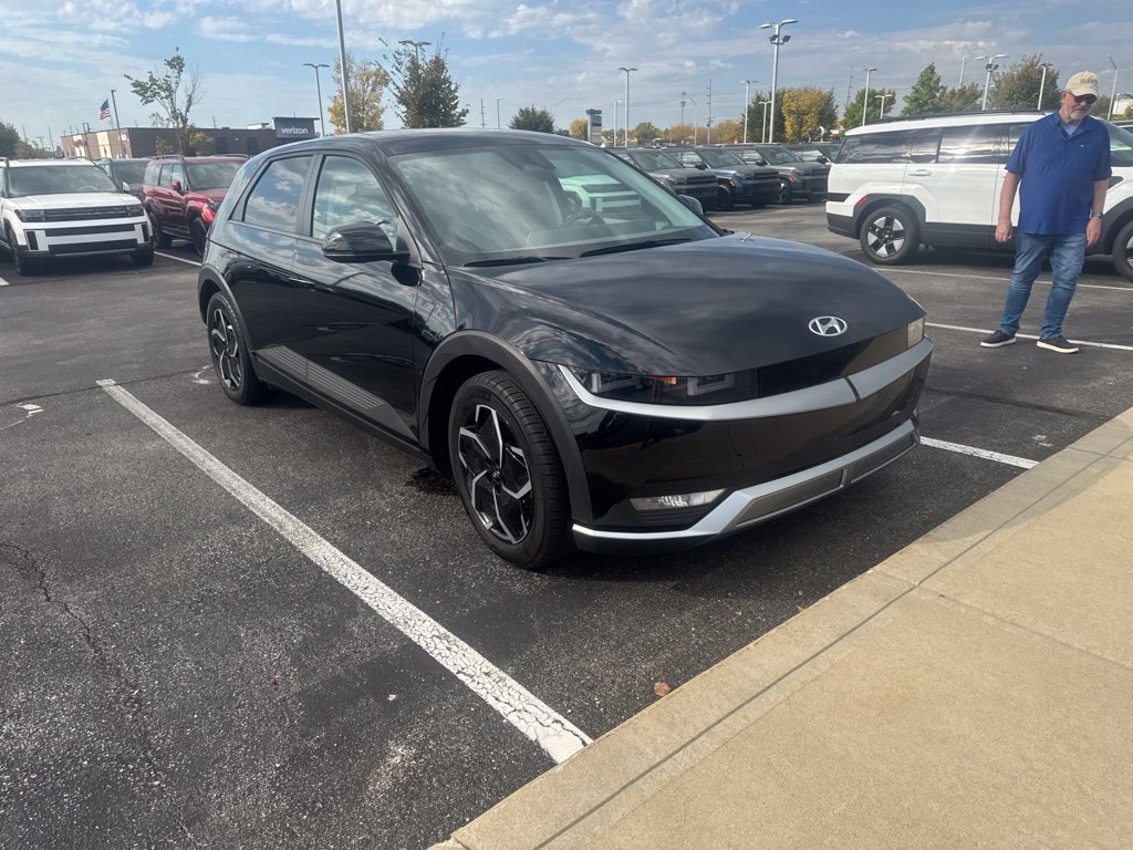Used 2024 Hyundai Ioniq 5 SE AWD/4WD image 3