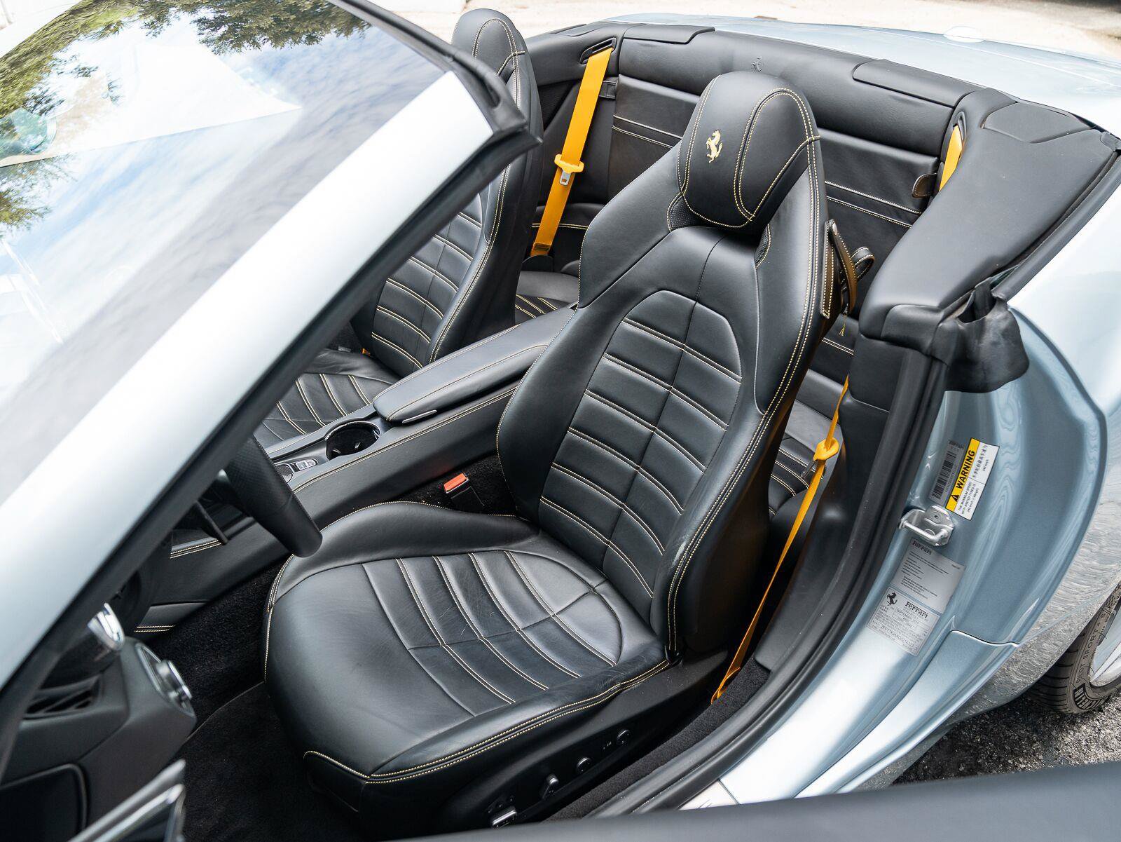 Used 2016 Ferrari California T RWD image 4