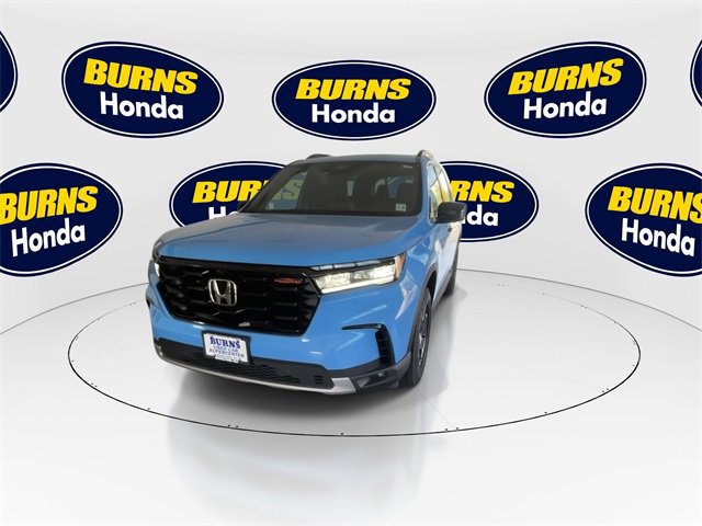 Certified 2025 Honda Pilot TrailSport image 3