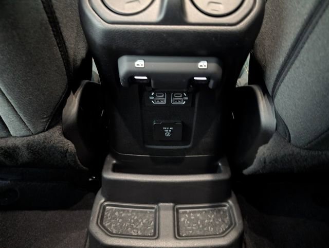 Used 2025 Jeep Wrangler Unlimited Sahara AWD/4WD image 10