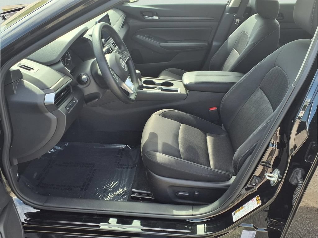 Used 2025 Nissan Altima 2.5 SV FWD image 22