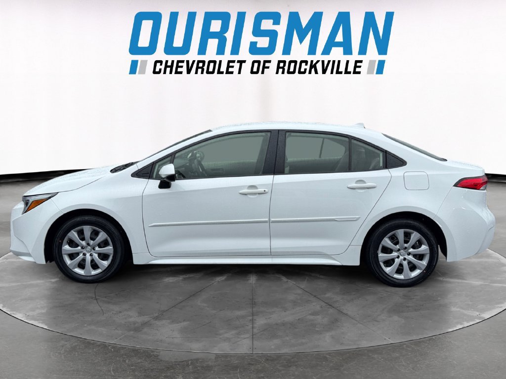 Used 2023 Toyota Corolla LE FWD image 3