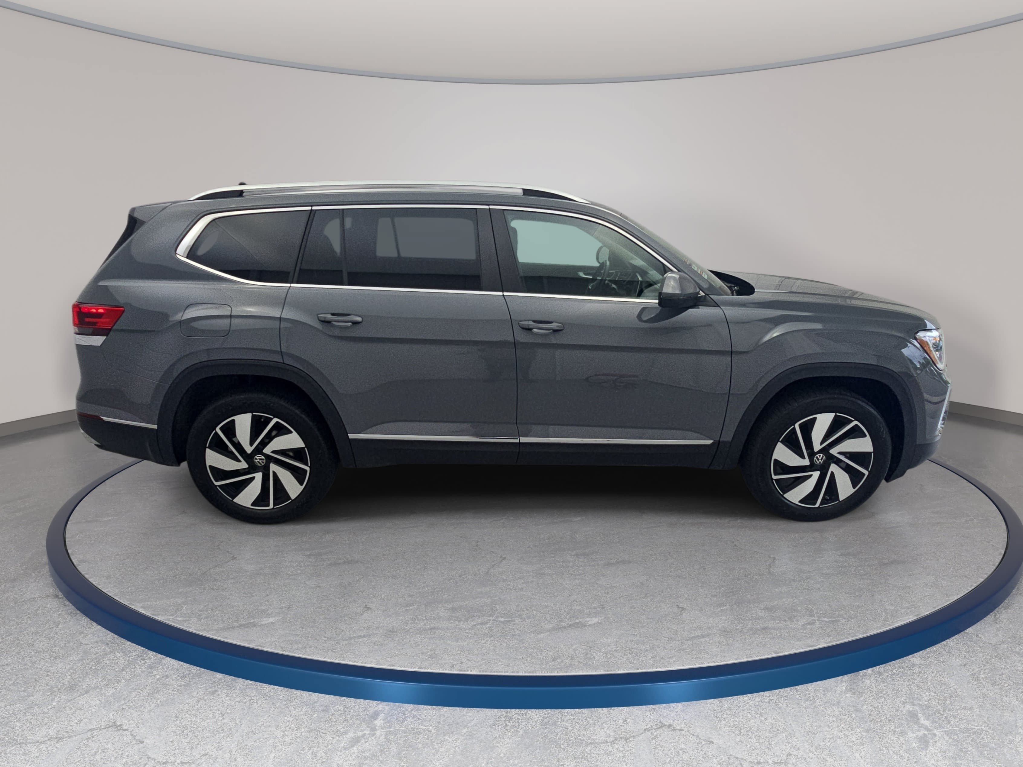 Used 2026 Volkswagen Atlas SEL AWD/4WD image 4