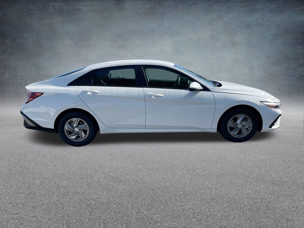 Certified 2025 Hyundai Elantra SE image 33