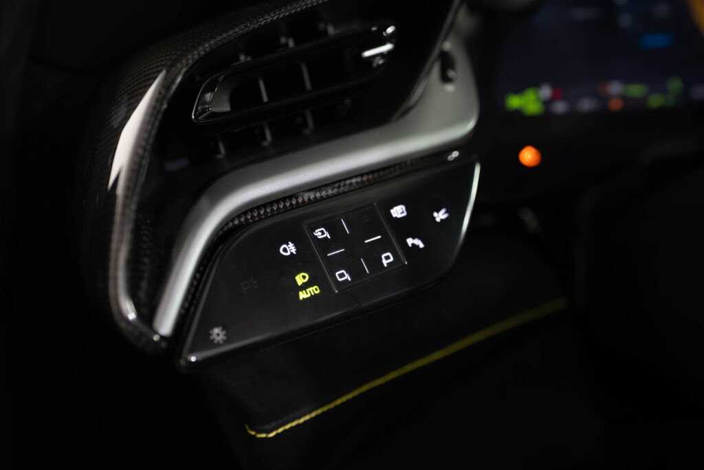 Used 2022 Ferrari SF90 Spider image 22