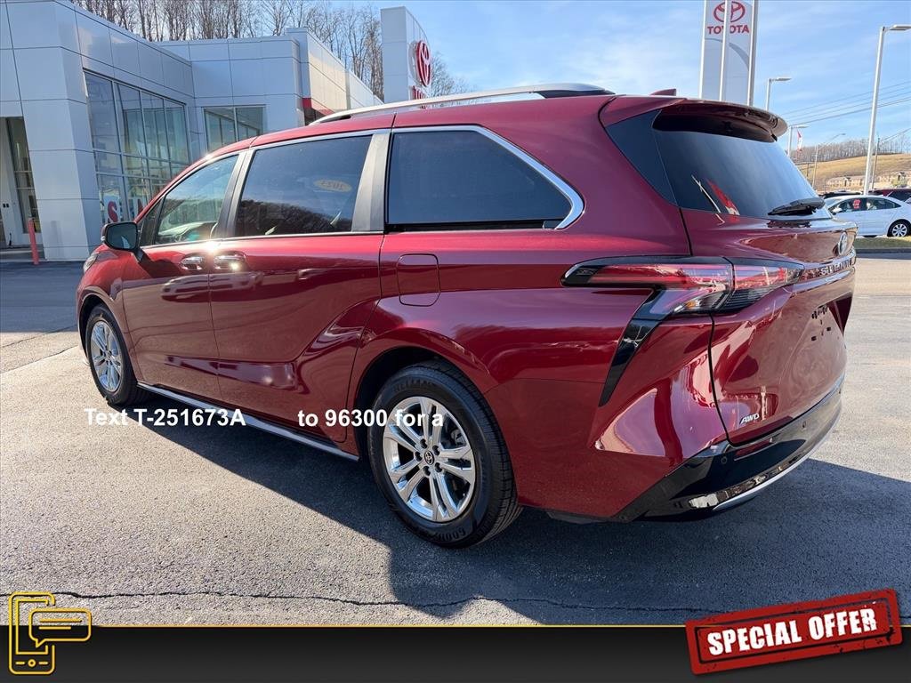 Used 2023 Toyota Sienna Platinum image 7