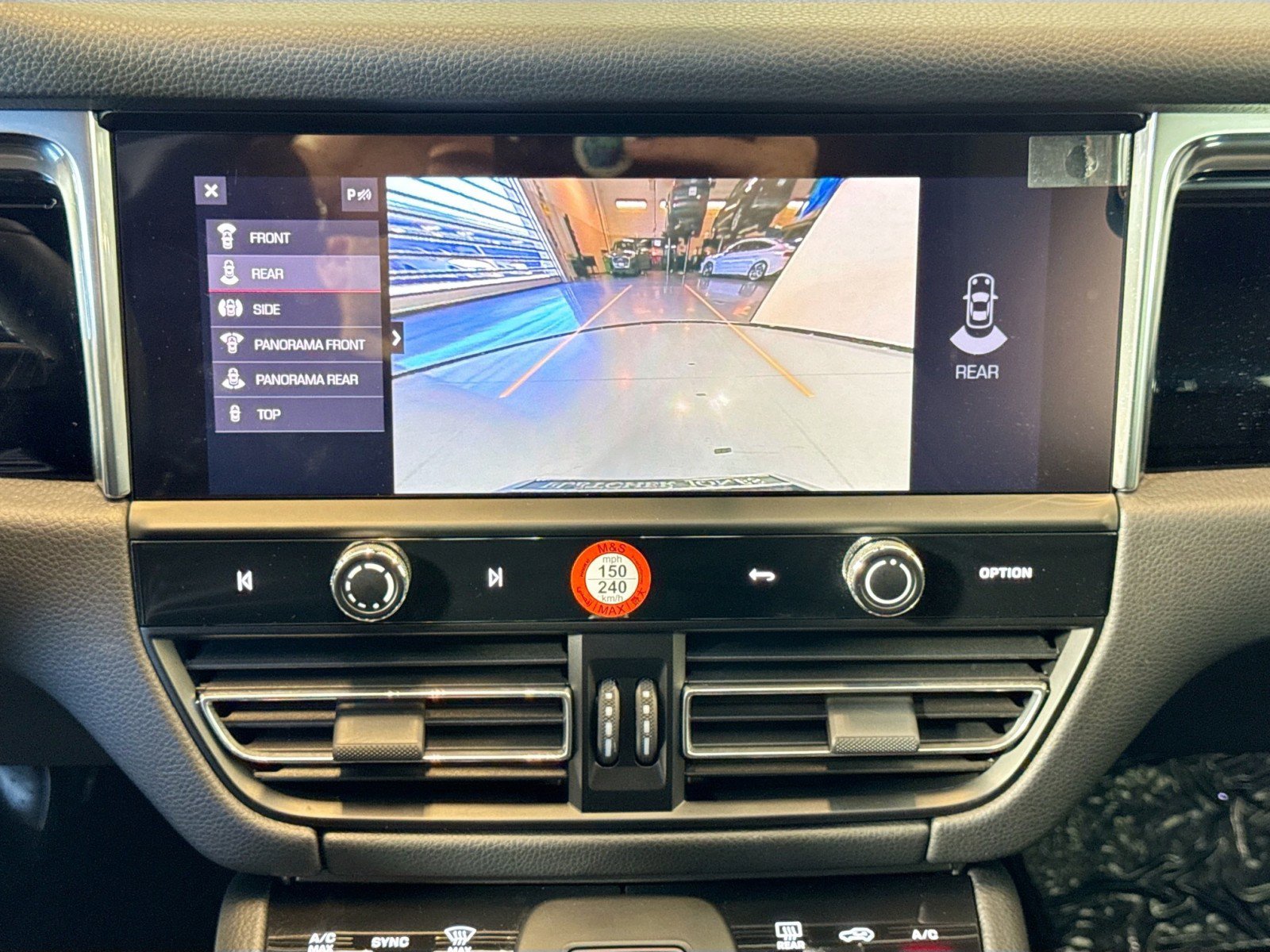 Certified 2025 Porsche Macan image 16