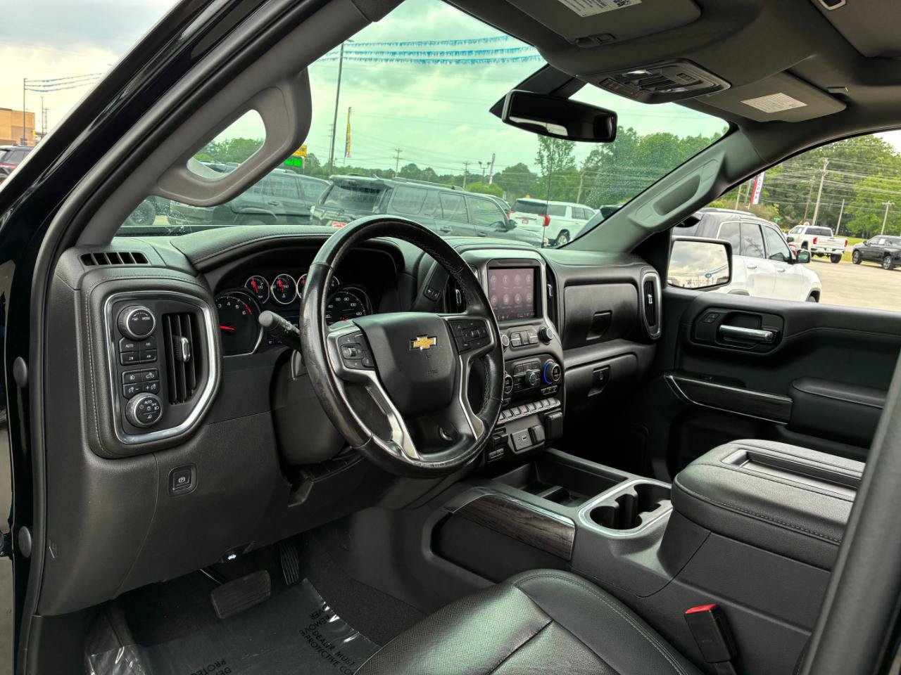 Used 2022 Chevrolet Silverado 1500 LTZ w/ Z71 Off-Road Package AWD/4WD image 14