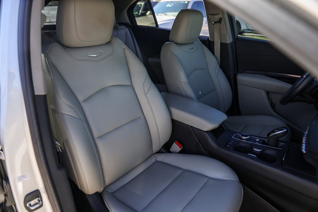 Used 2022 Cadillac XT4 Luxury image 30