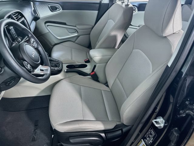 Used 2023 Kia Soul LX w/ LX Technology Package FWD image 15