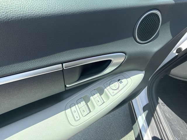Used 2025 Hyundai Sonata SE FWD image 13