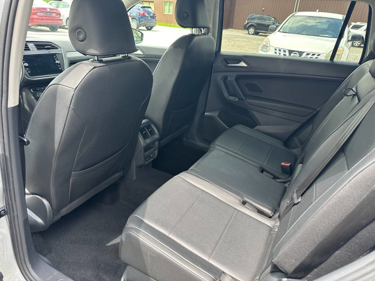 Used 2019 Volkswagen Tiguan SE w/ Panoramic Sunroof Package image 12