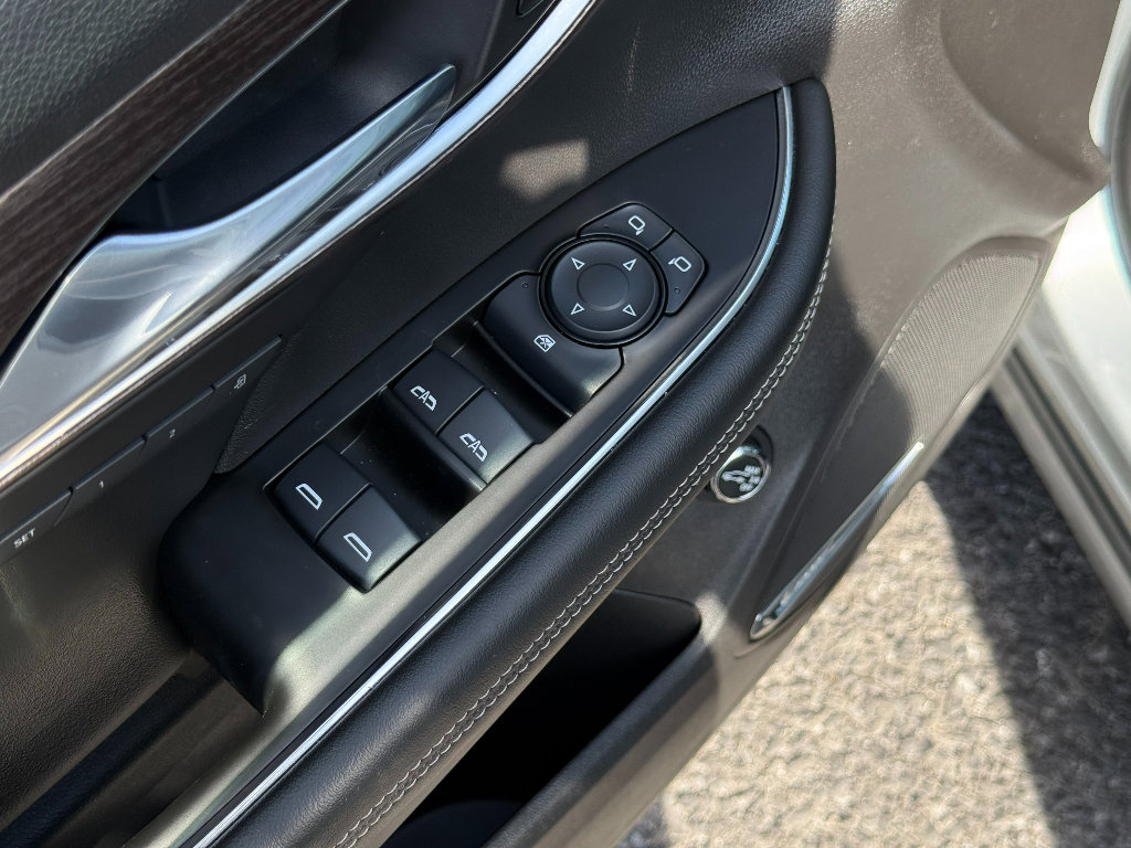 Used 2023 Buick Envision Avenir image 22