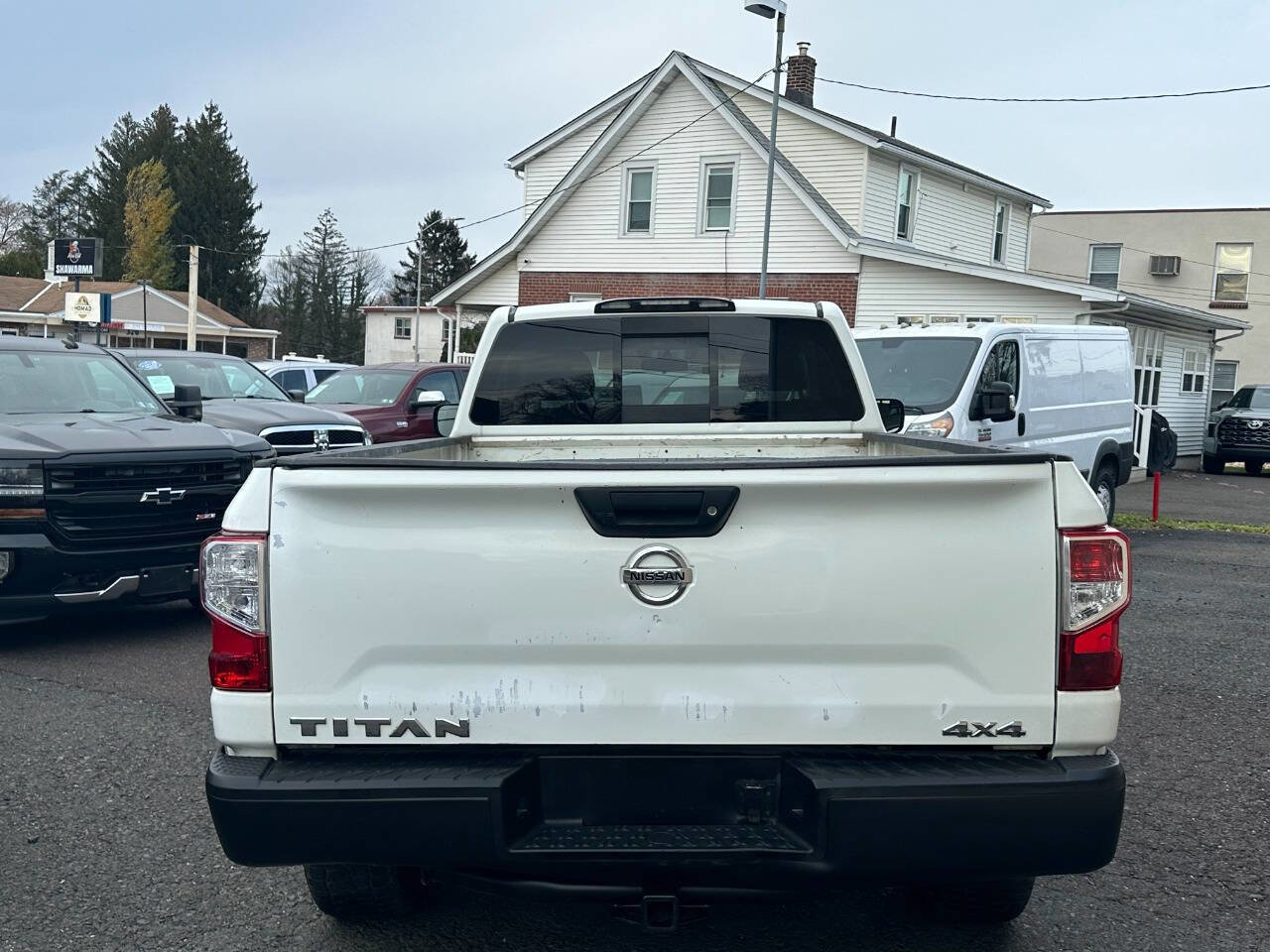 Used 2017 Nissan Titan S image 5
