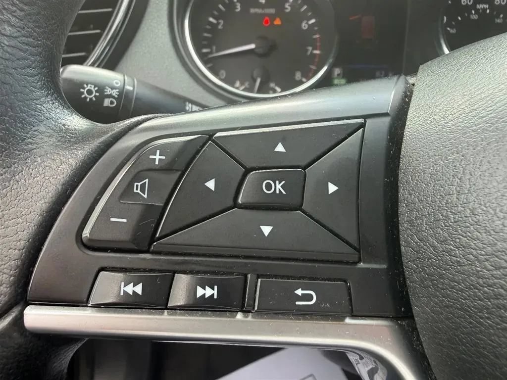 Used 2018 Nissan Rogue S AWD/4WD image 10