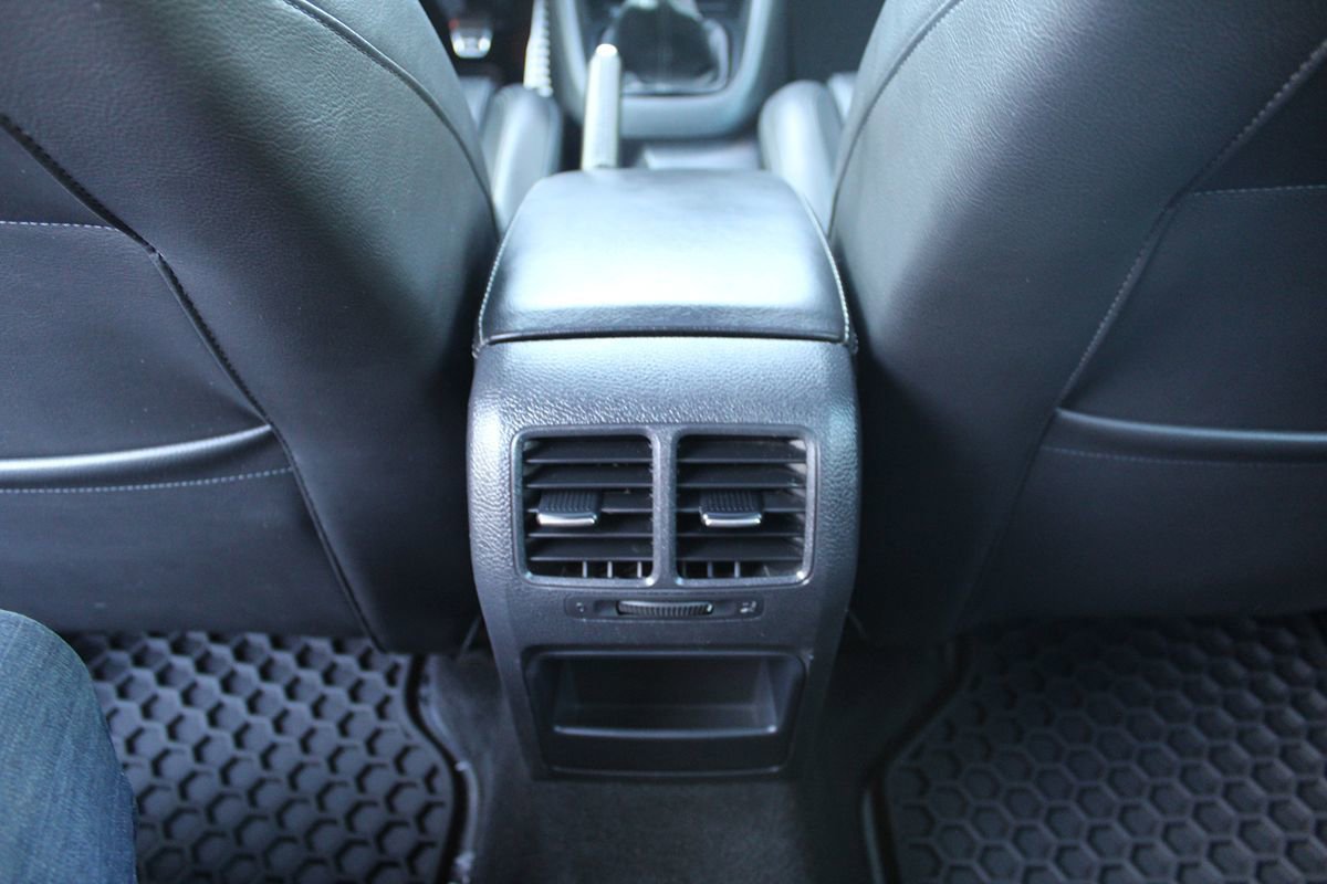 Used 2012 Volkswagen Golf 4-Door AWD/4WD image 26