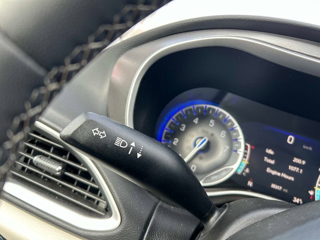 Used 2024 Chrysler Pacifica Touring-L image 26