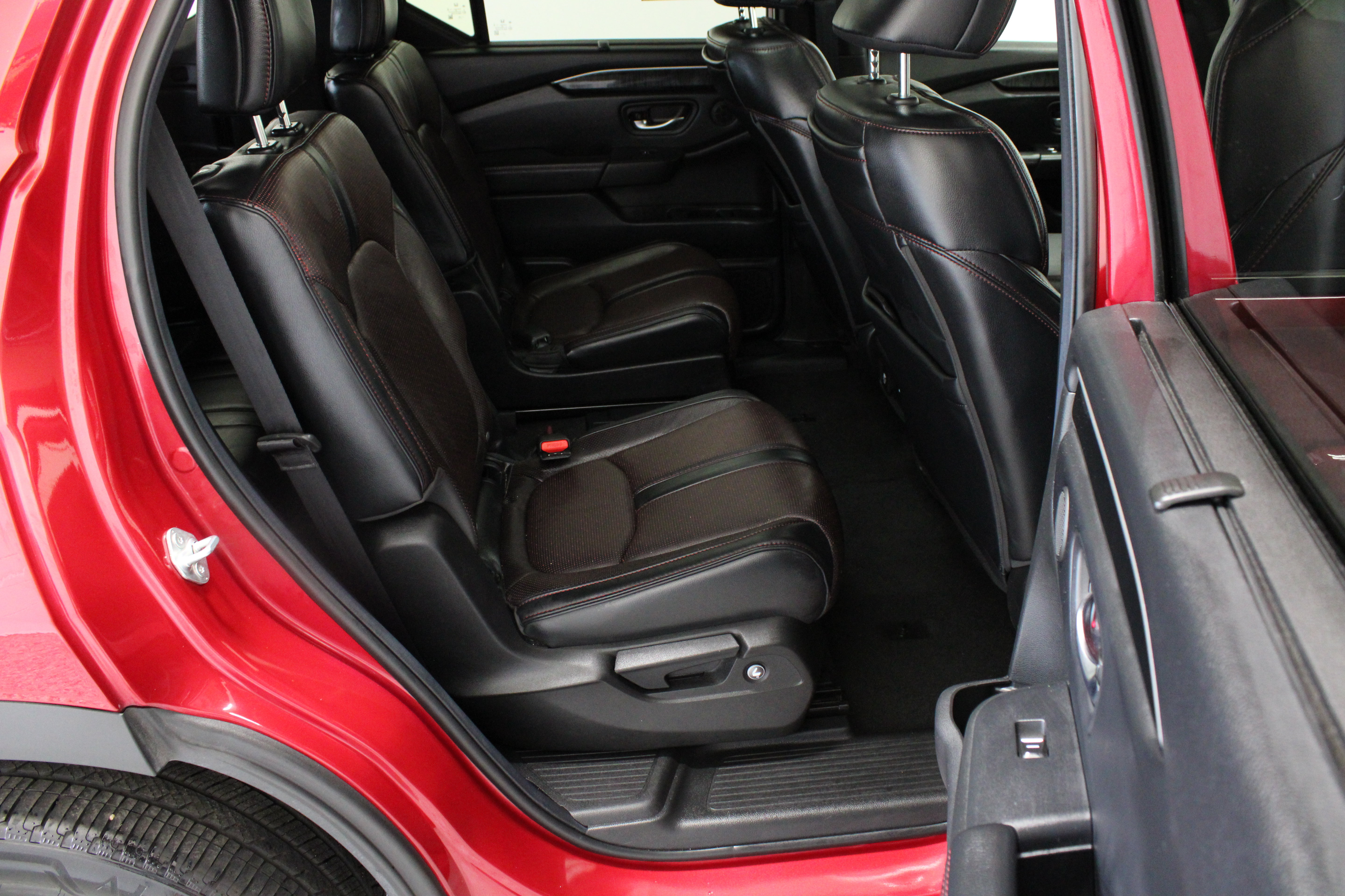 Used 2025 Honda Pilot Black Edition image 39