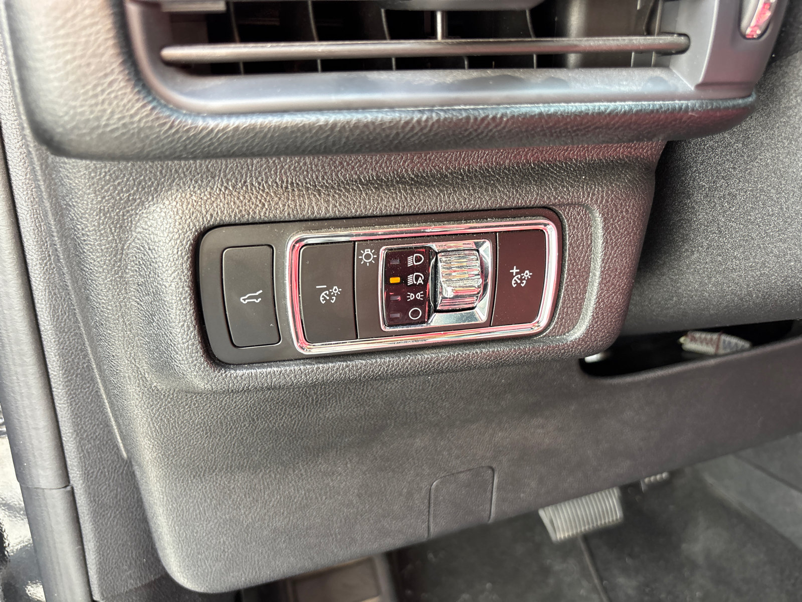 Certified 2025 Lincoln Corsair Reserve AWD/4WD image 14