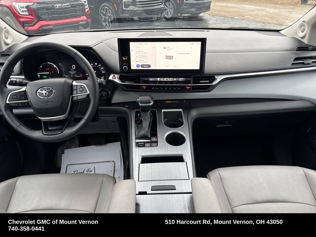 Used 2025 Toyota Sienna XLE image 13