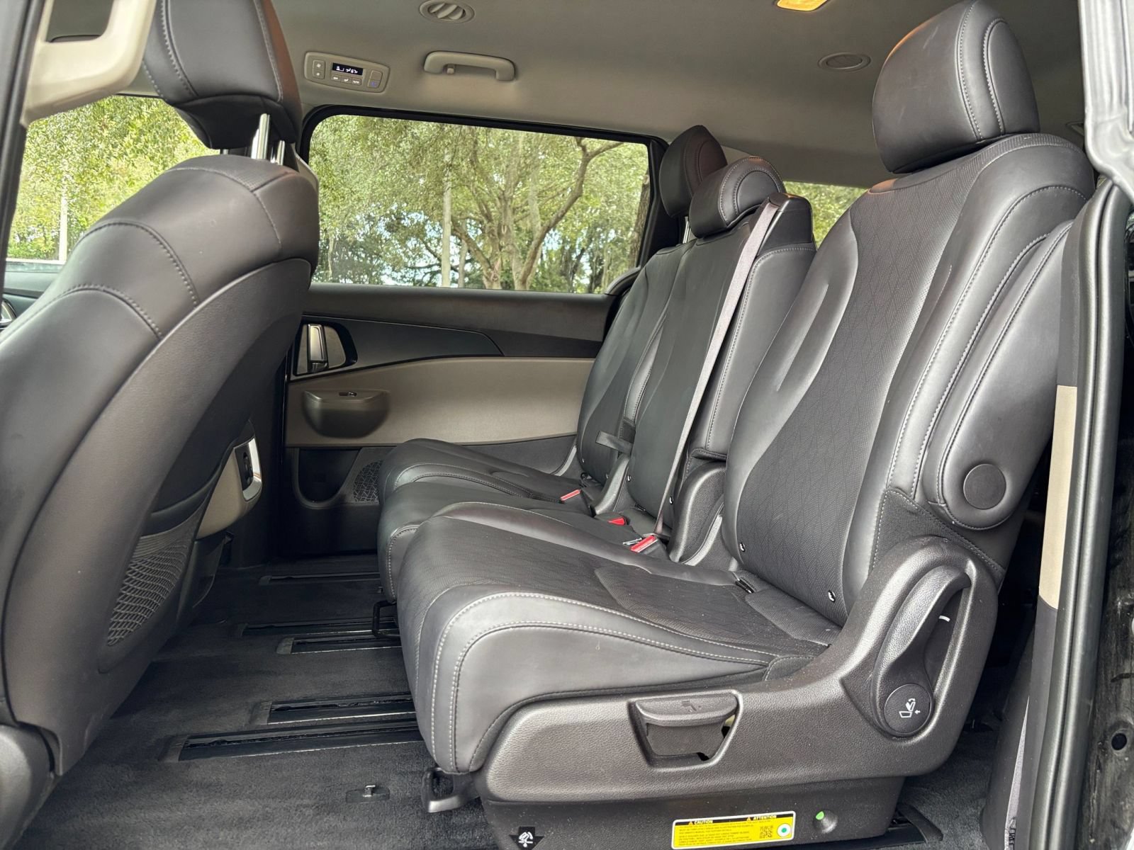Used 2026 Kia Carnival FWD image 27