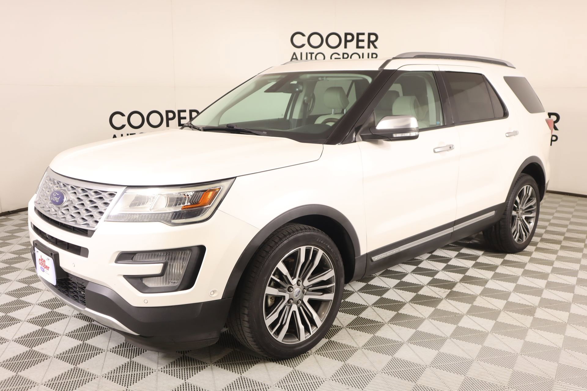 Used 2017 Ford Explorer Platinum image 11