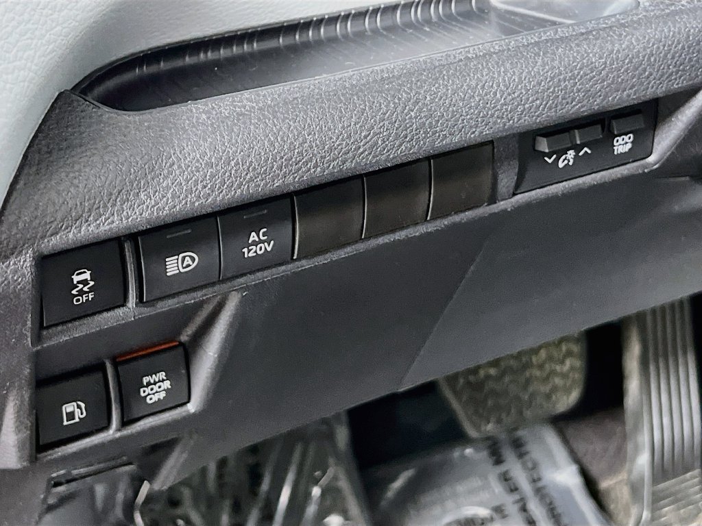 Used 2025 Toyota Sienna XLE w/ XLE Plus Package AWD/4WD image 9