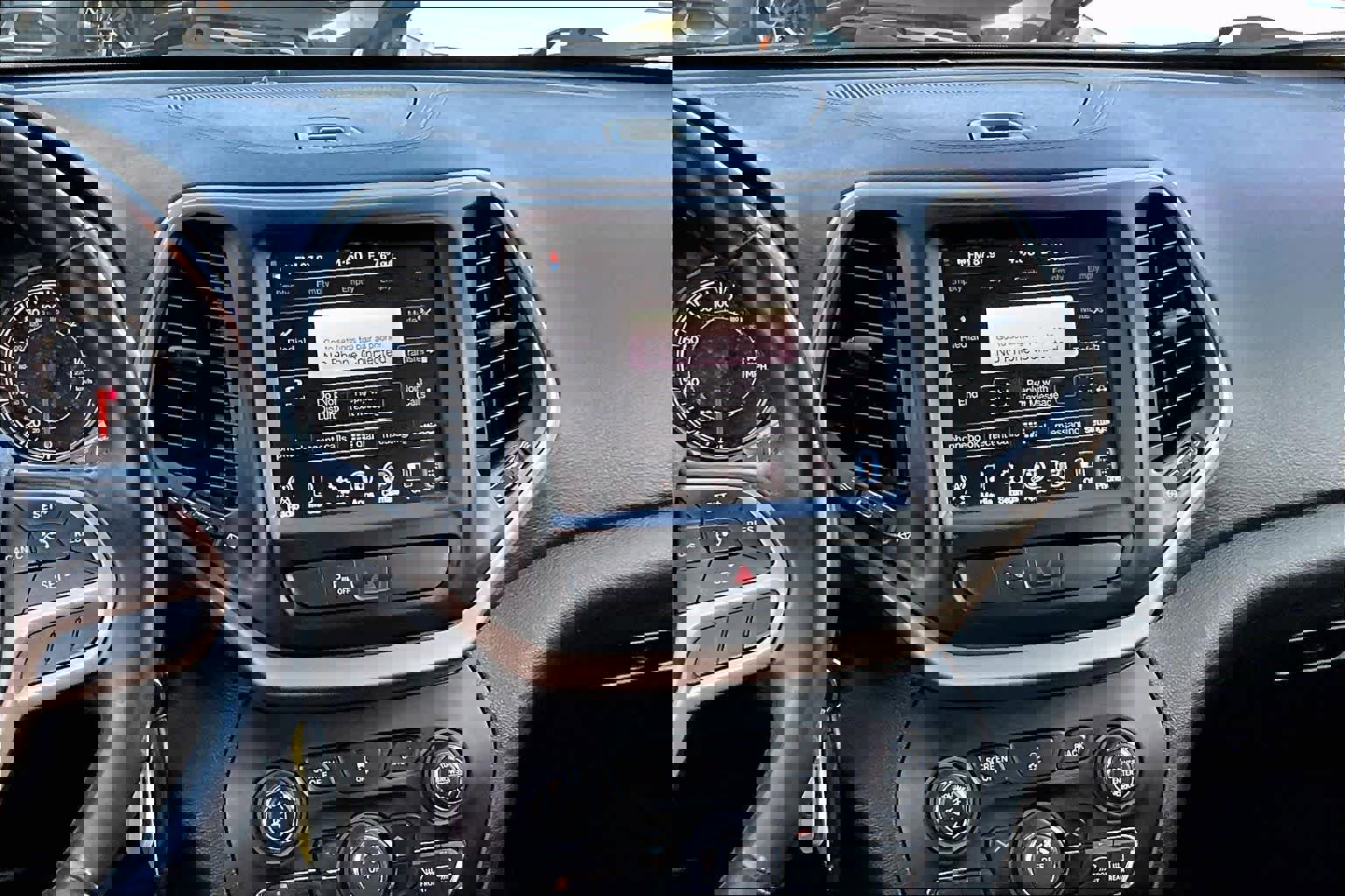 Used 2017 Jeep Cherokee Latitude w/ Safety/Convenience Group image 6