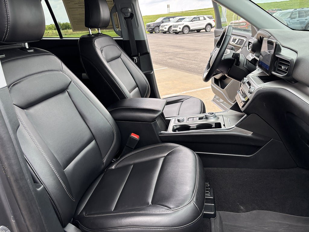 Used 2023 Ford Explorer XLT w/ Equipment Group 202A AWD/4WD image 20